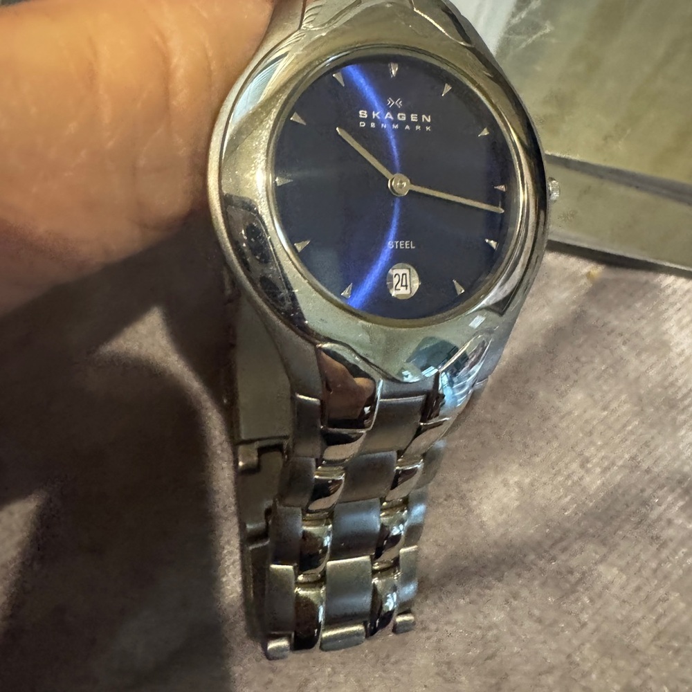 Skagen Ladies  Watch with Silver Band and‎ Deep Blue Dial/Date